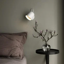 New DFTP Angle vegglampe med USB - Hvit