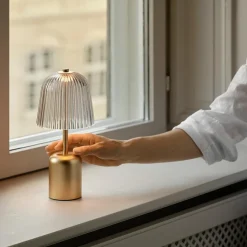 Online Nuura Asteea bærbar bordlampe 2W 2200 Kelvin IP65 - Oppladbar Messing / Klar