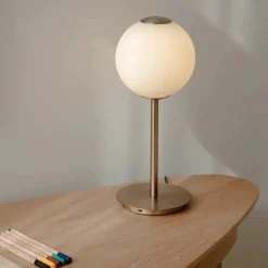 Umage Audrey bordlampe med USB-C