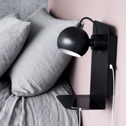 Hot Frandsen Ball vegglampe m/USB Svart