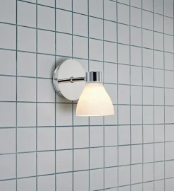 Marksløjd Cassis vegglampe IP44 - Krom/opalhvit - Krom / Opal