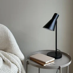 Dyberg Larsen DL12 bordlampe Svart