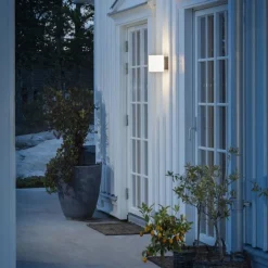 Sale Konstsmide Foggia vegglampe opp/ned utendørs IP54 10W - grå/Opal Antrasitt