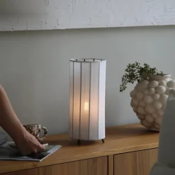 Hot Marksløjd Hikari bordlampe Hvit