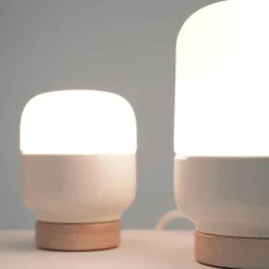 New Ifø Electric Ifø Ohm 100 / 190 bordlampe Svart / Opal glass