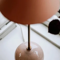Globen Lighting Iris 20 Bordlampe Blush