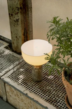 New New Works Kizu Portable bordlampe - marmor Grå