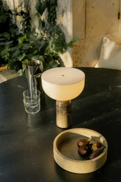 New New Works Kizu Portable bordlampe - marmor Grå