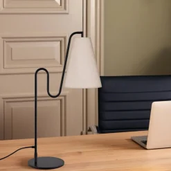 Best Globen Lighting Lou bordlampe Svart / Hvit bouclé