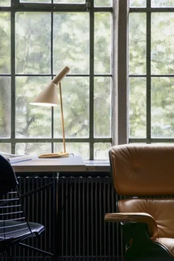 Outlet Louis Poulsen AJ bordlampe
