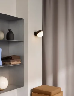 Outlet Louis Poulsen VL Studio Vegglampe u/ledning Svart / Opal