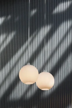 Clearance Louis Poulsen Wohlert taklampe Ø40 - Opal