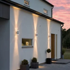 Clearance Konstsmide Modena vegglampe I opp/ned - Hvit