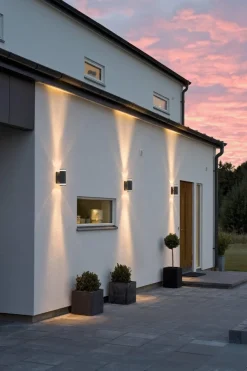 Discount Konstsmide Modena vegglampe I opp/ned - Svart