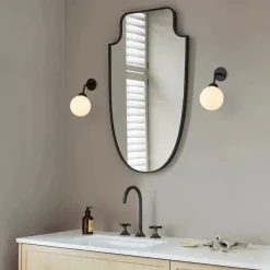 Clearance Nuura Apiales vegglampe - direkte montering - Svart/Opal Svart / Opal