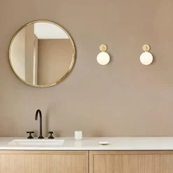 Hot Nuura Apiales vegglampe - messing/Opal Messing / Opal