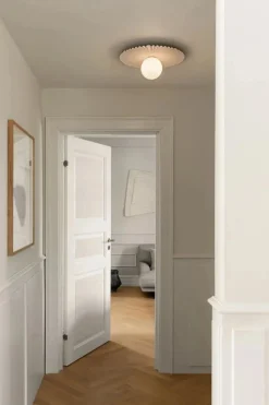 Best Nuura Liila Muuse vegglampe/taklampe - medium - Hvit / Opal