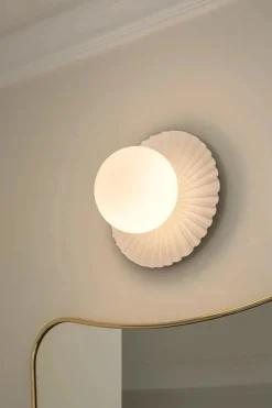 Hot Nuura Liila Muuse vegglampe/taklampe - small - Hvit / Opal