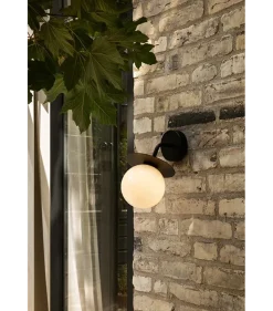 Nuura Liila utendørslampe - svart/opal Svart / Opal