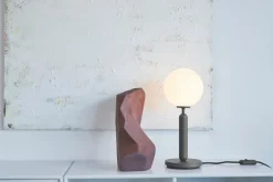 Hot Nuura Miira bordlampe Svart / Opal
