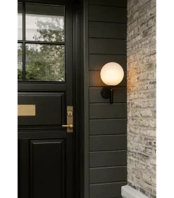 Outlet Nuura Miira utendørslampe - Svart / Opal