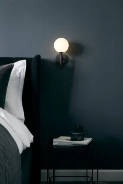 Discount Nuura Miira vegglampe Svart / Opal
