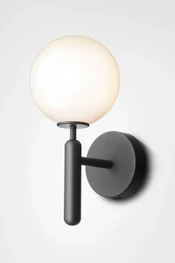 Discount Nuura Miira vegglampe Svart / Opal