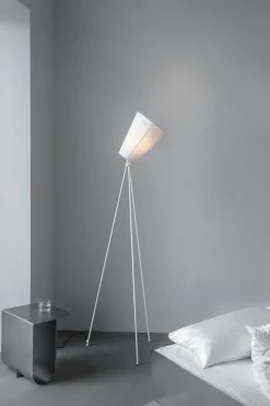 Best Northern Oslo Wood gulvlampe hvit med skjerm