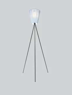 Best Northern Oslo Wood gulvlampe svart med skjerm