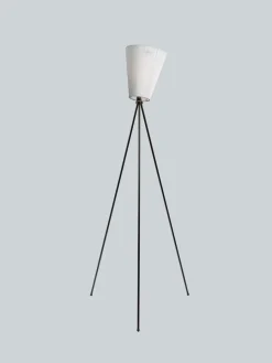Best Northern Oslo Wood gulvlampe svart med skjerm