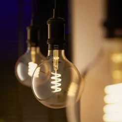 Outlet Philips Hue white LED 7W E27 G125 2200-4500 Kelvin - 125 mm Hvit