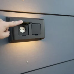 Outlet Aneta Lighting Søgne vegglampe utendørs opp/ned lys IP44 10W m/dobbel stikkontakt - Dimbar Svart