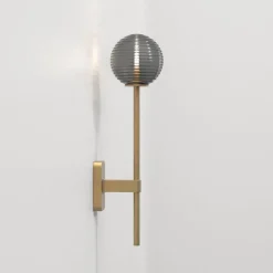 Hot Astro Lighting Tacoma Single Grande vegglampe IP44 Messing / Opal