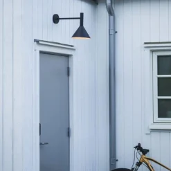 New Pr home of Scandinavia Ab Tripp vegglampe utendørs IP44 - Svart