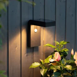 Clearance Star Trading Vegglampe Solcelle med sensor - Svart